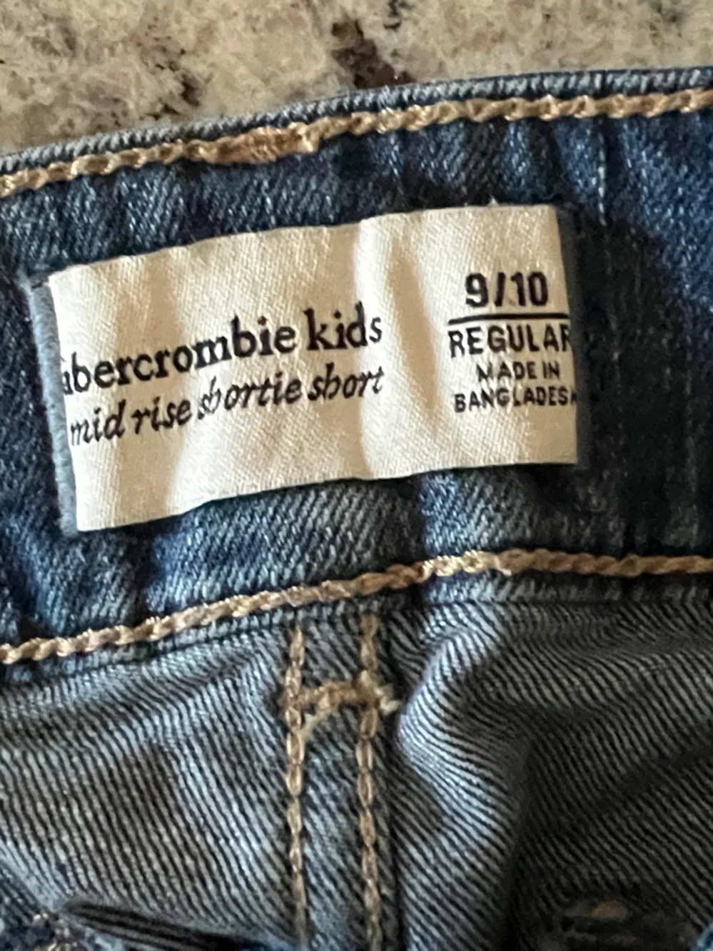 Abercrombie mid rise Shortie Jean Shorts size 9/10